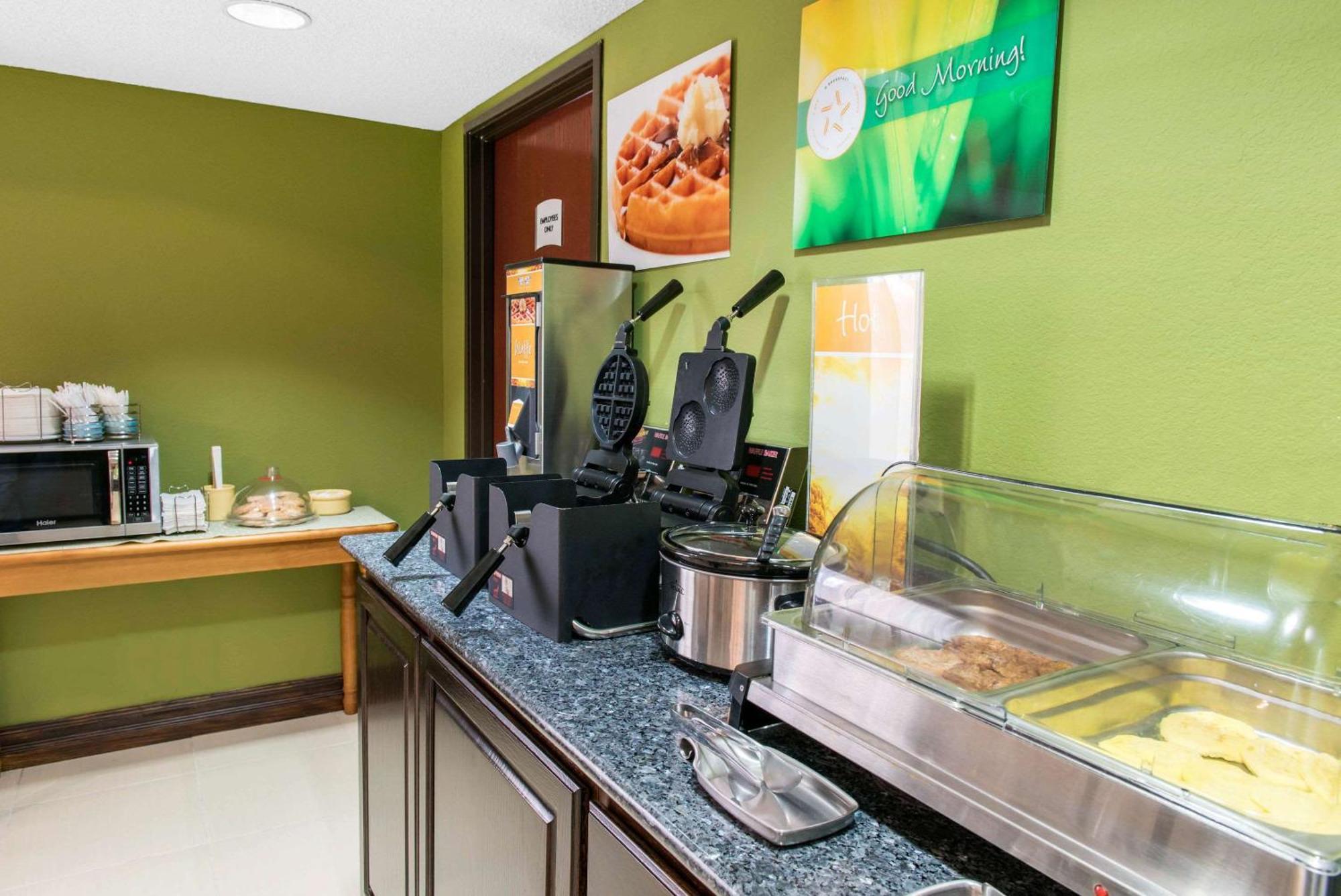 Quality Inn & Suites Anderson I-69 Ngoại thất bức ảnh