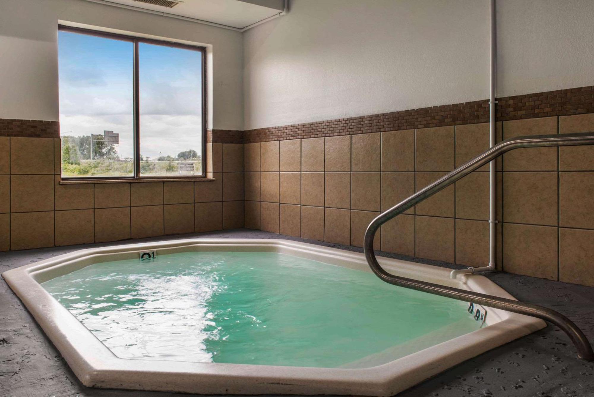 Quality Inn & Suites Anderson I-69 Ngoại thất bức ảnh